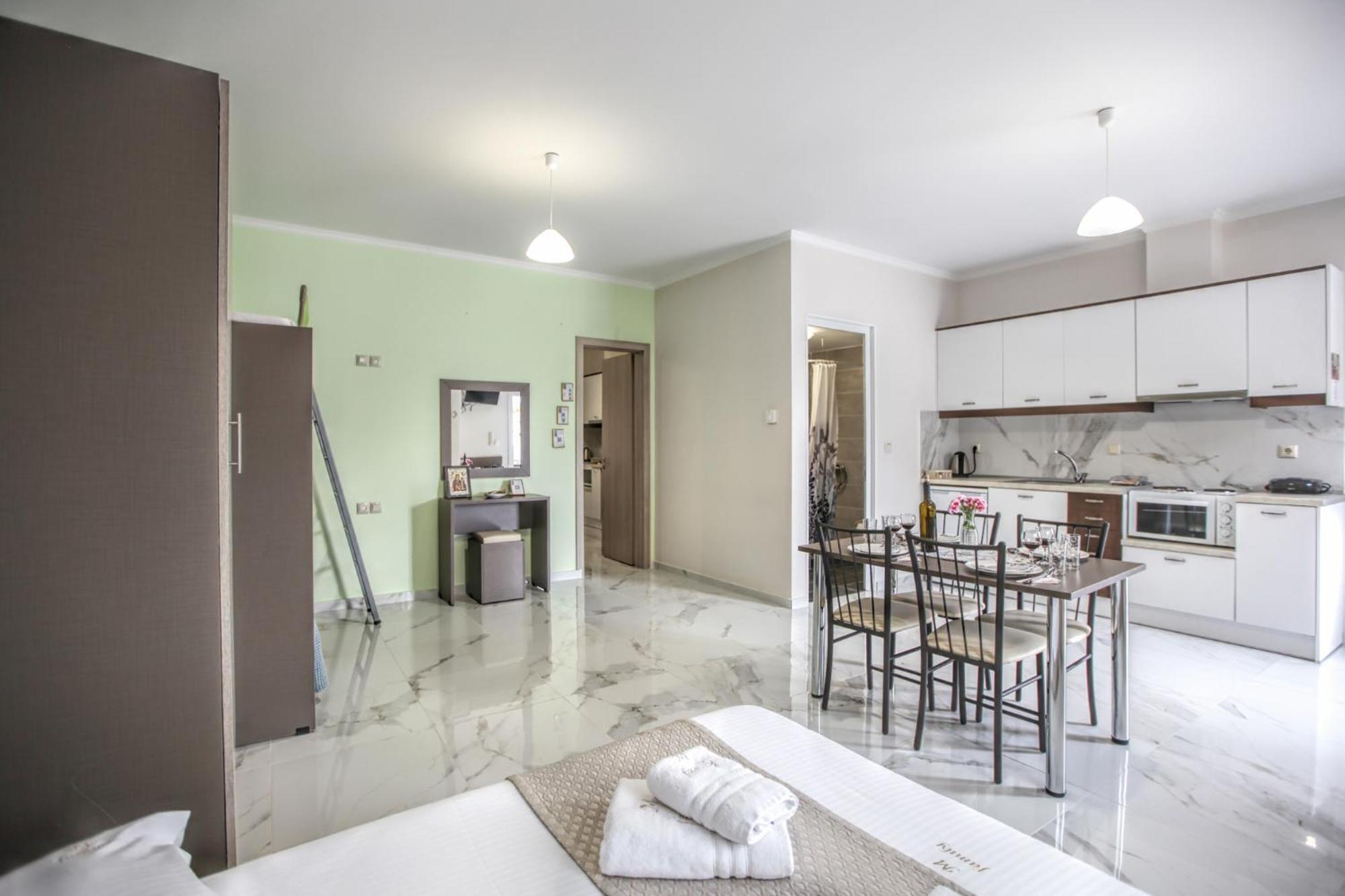 Del Sol #1 Meteora Luxurious Family Suites Каламбака Екстер'єр фото