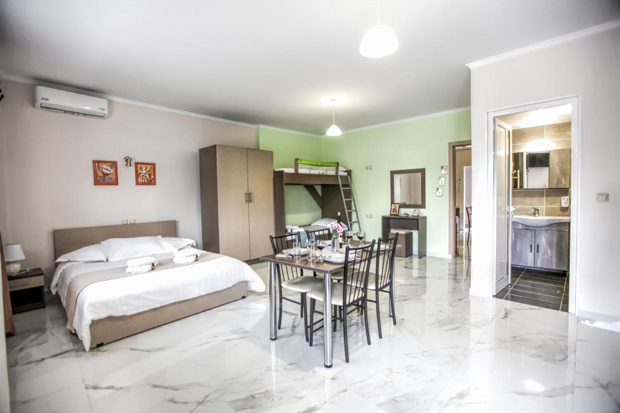 Del Sol #1 Meteora Luxurious Family Suites Каламбака Екстер'єр фото