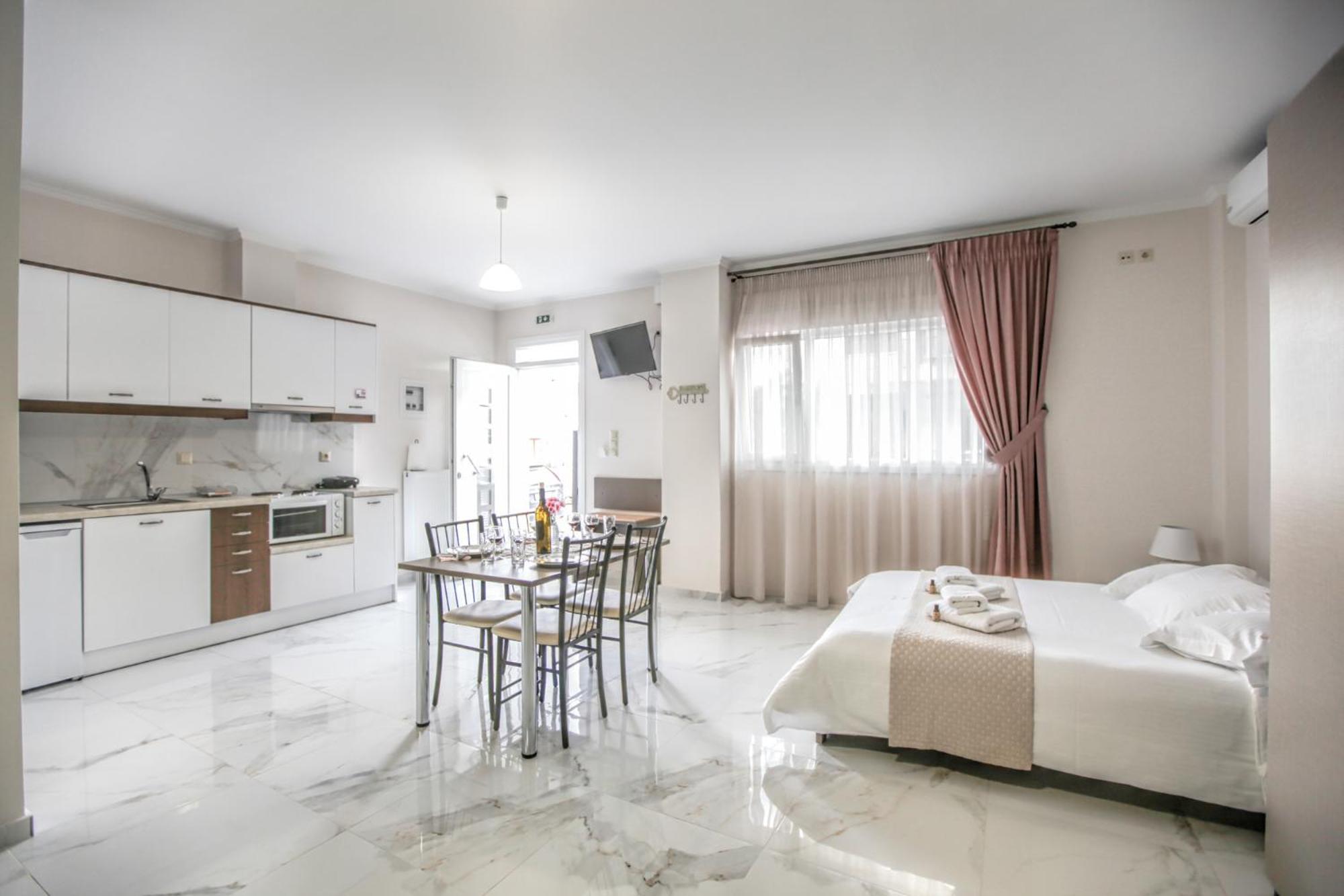 Del Sol #1 Meteora Luxurious Family Suites Каламбака Екстер'єр фото
